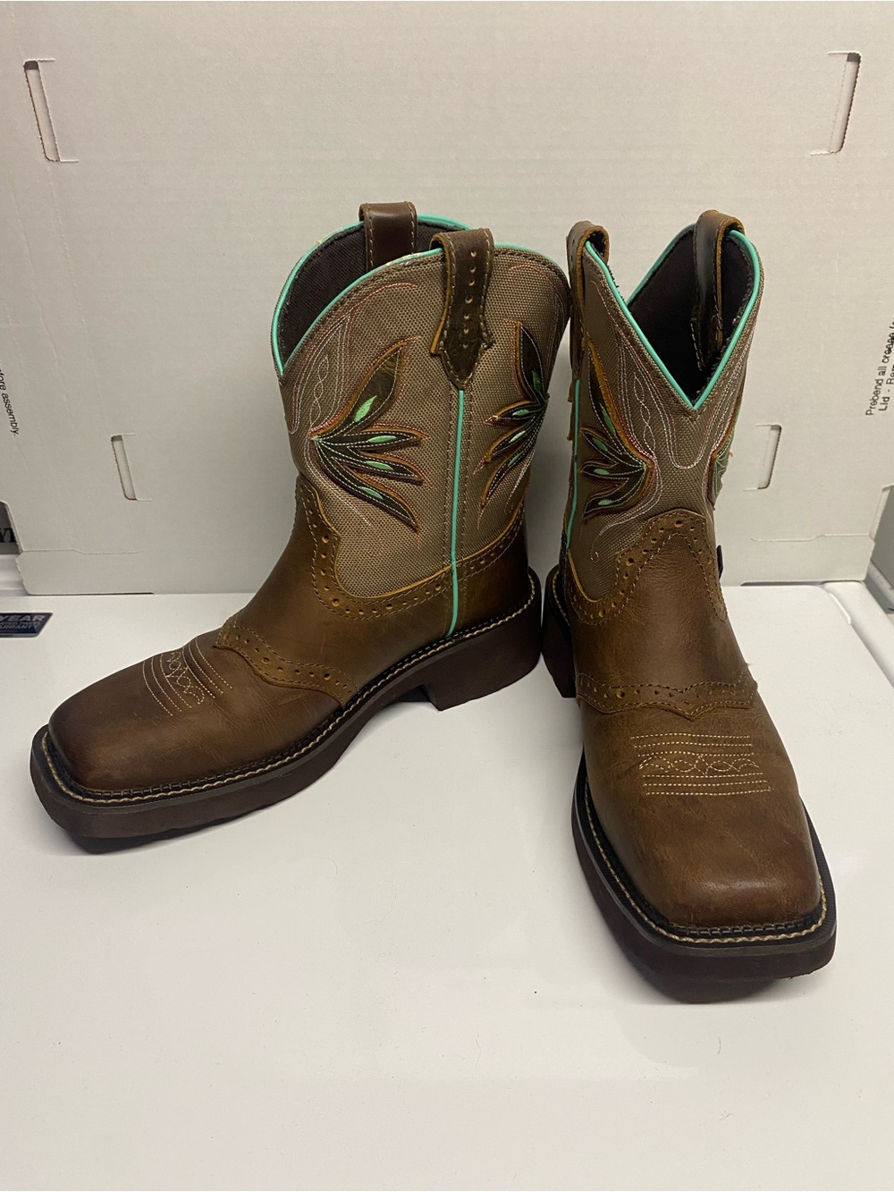 Women’s 8.5 Justin Boots Brown Leather Western Heeled Boots Accents